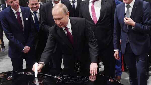 پوتین در مراسم افتتاح کارخانه مرسدس بنز در مسکو - اسپوتنیک ایران  