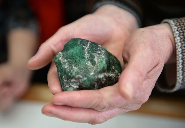 سنگ زمرد کشف شده در معادن روسیه - اسپوتنیک ایران  