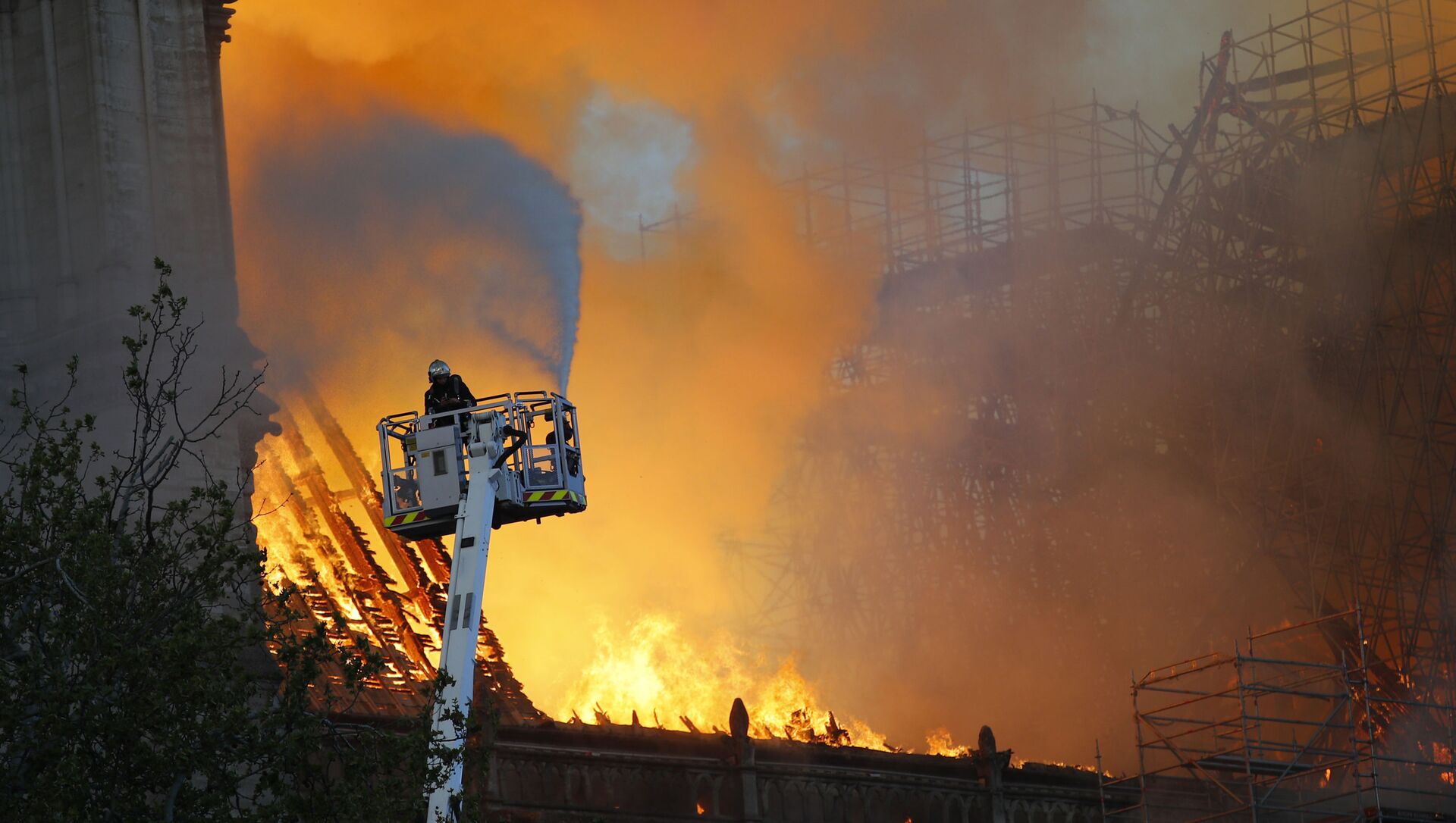 آتش سوزی در یک پالایشگاه نفت در روسیه - اسپوتنیک ایران  , 1920, 05.02.2021