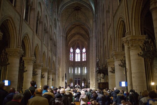 مراسم مذهبی در کلیسای نوتر دام پاریس - اسپوتنیک ایران  