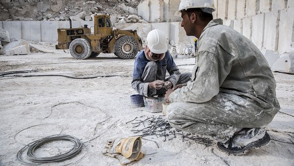 معدن سنگ مرمریت در فاصله 230 کیلومتری شرق شیراز - اسپوتنیک ایران  