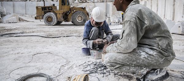 معدن سنگ مرمریت در فاصله 230 کیلومتری شرق شیراز - اسپوتنیک ایران  