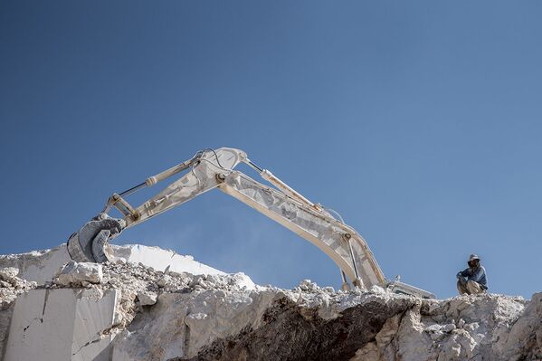 معدن سنگ مرمریت،یکی از بزرکترین معادن سنگ ساختمانی ایران است - اسپوتنیک ایران  
