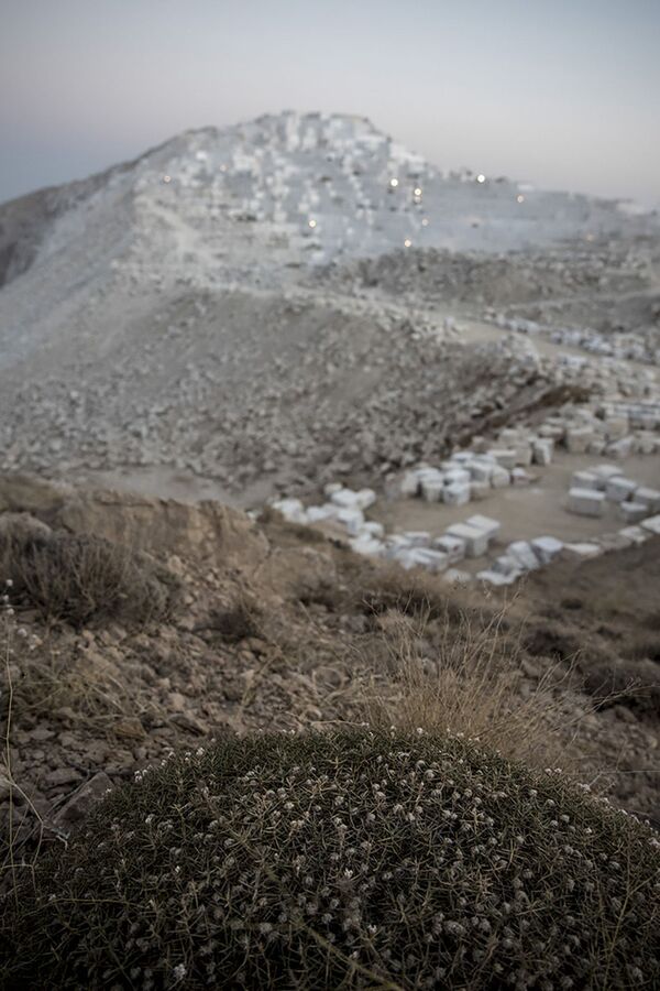 معدن سنگ مرمریت،یکی از بزرکترین معادن سنگ ساختمانی ایران است - اسپوتنیک ایران  