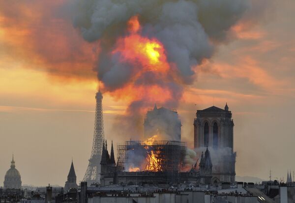 آتش سوزی در کلیسای نوتردام پاریس - اسپوتنیک ایران  