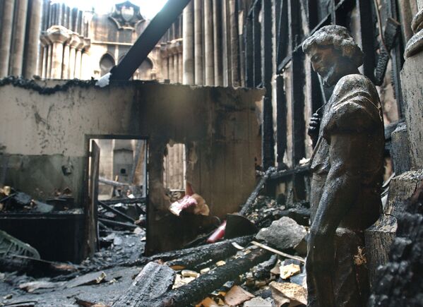 پس از آتش سوزی در مغازه ی سوغاتی کلیسای ایون در نیویورک - اسپوتنیک ایران  