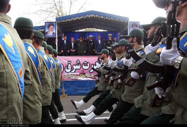 رژه به مناسبت روز ارتش جمهوری اسلامی ایران - اسپوتنیک ایران  
