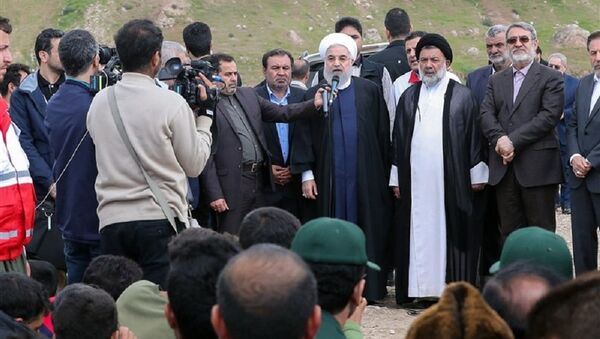 حضور رئیس جمهور ایران در چادر مردم سیل‌زده + عکس - اسپوتنیک ایران  