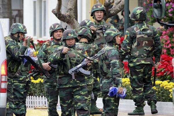 سربازان ویتنامی در ایستگاه قطار دونگ دانگ در انتظار رهبر کره شمالی - اسپوتنیک ایران  