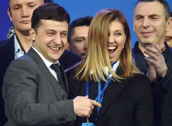 ولادیمیر زلنسکی رئیس جمهور منتخب اوکراین به همراه همسرش یلنا زلنسکایا - اسپوتنیک ایران  