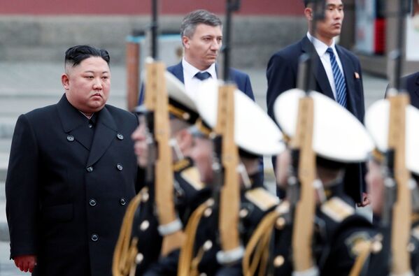 مراسم رسمی استقبال از کیم جونگ اون، رهبر کره شمالی در شهر ولادی وستوک روسیه - اسپوتنیک ایران  