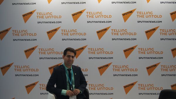 حضور مخترع ایرانی با دستگاه آب شیرین کن در همایش کازان حضور مخترع ایرانی با دستگاه آب شیرین کن در همایش کازان - اسپوتنیک ایران