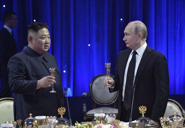 دیدار رسمی ولادیمیر پوتین، رئیس جمهور روسیه و کیم جونگ اون، رهبر کره شمالی در ولادی وستوک - اسپوتنیک ایران  