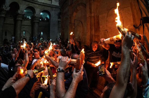 مومنان در حال برگزاری جشن  آتش مقدس - اسپوتنیک ایران  