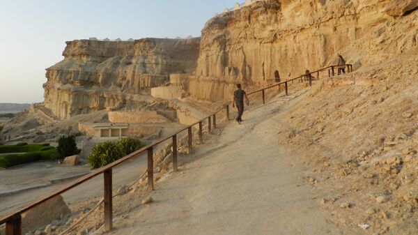 بازگشت به دوران غارنشینی گردشگرانی که به خاطر کرونا در هند گیر کرده بودند  - اسپوتنیک ایران  