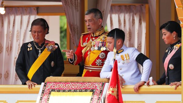 ازدواج پادشاه تایلند با رئیس محافظینش - اسپوتنیک ایران  