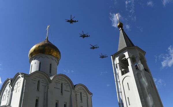 بالگردهای«کا-52- الیگاتور» در تمرین نمایش هوایی مسکو به مناسبت رژه پیروزی در جنگ جهانی دوم - اسپوتنیک ایران  