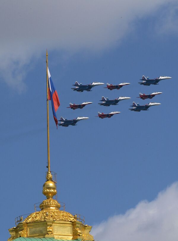 جنگنده های «سو-30 ام» و «میگ 29» در تمرین نمایش هوایی مسکو به مناسبت رژه پیروزی در جنگ جهانی دوم - اسپوتنیک ایران  