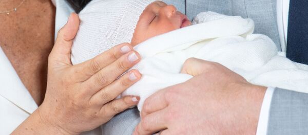 شاهزاده هری و همسرش پسر نوزاد خود را نشان دادند + عکس شاهزاده هری و همسرش پسر نوزاد خود را نشان دادند + عکس - اسپوتنیک ایران