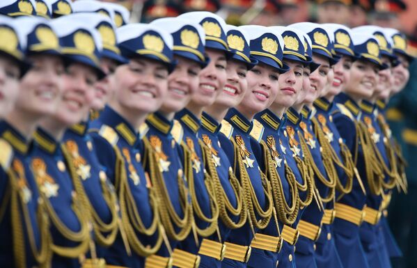 مراسم رژه هفتاد و چهارمین سالگرد پیروزی جنگ بزرگ میهنی در میدان سرخ - مسکو - اسپوتنیک ایران  