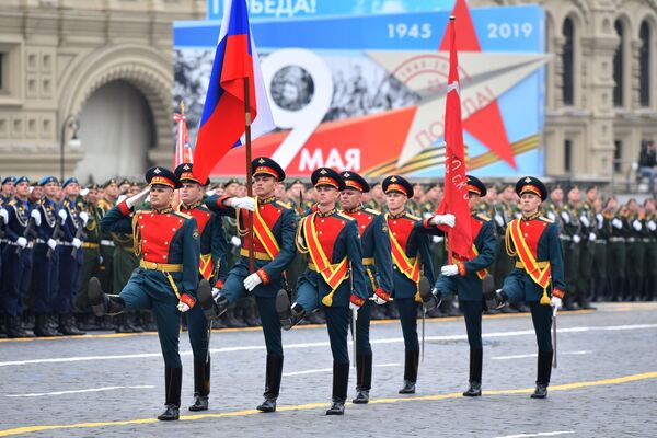 مراسم رژه هفتاد و چهارمین سالگرد پیروزی جنگ بزرگ میهنی در میدان سرخ - مسکو - اسپوتنیک ایران  