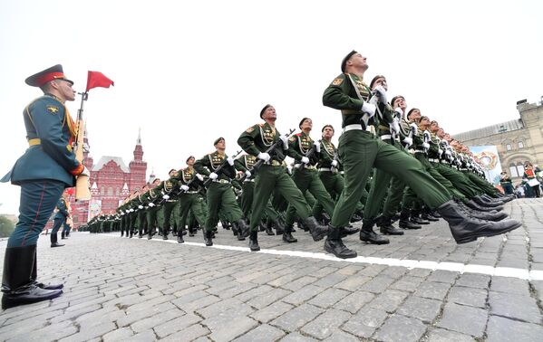 سربازان در رژه جشن پیروزی در میدان سرخ مسکو - اسپوتنیک ایران  