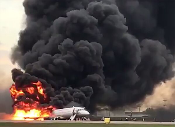 آتش سوزی هواپیمای مسافربری سوپرجت-100 در فرودگاه شرمیتوو مسکو - اسپوتنیک ایران  