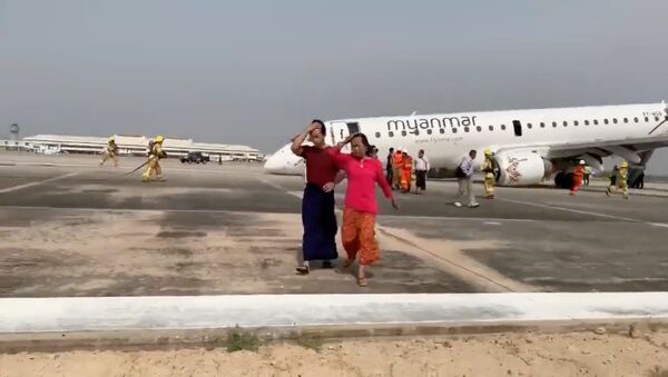 هواپیمای مسافربری در میانمار بدون باز شدن چرخ جلو فرود آمد+ ویدیو - اسپوتنیک ایران  