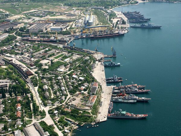 کشتی های ساحلی ناوگان دریای سیاه در شهر سواستوپل - اسپوتنیک ایران  