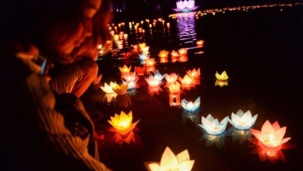 پیروان مذهب بودا در مراسم جشن «وساک» در ویتنام - اسپوتنیک ایران  
