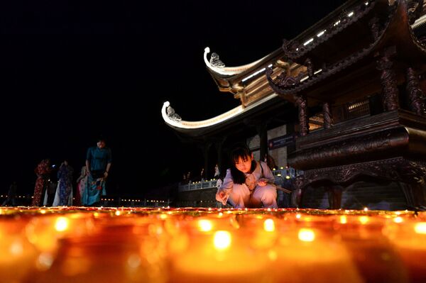بودیست در مراسم جشن «وساک» در ویتنام - اسپوتنیک ایران  