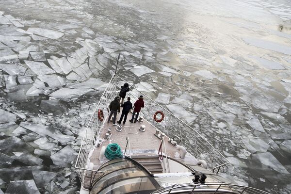 رودخانه مسکو در زمان زمستان یخ می زند - اسپوتنیک ایران  