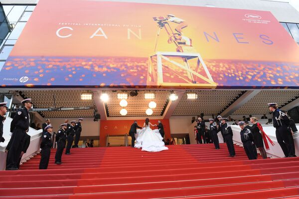 هنرپیشه آمریکایی جسیکا چان در فرش قرمز مراسم افتتاحیه ۷۲ مین فستیوال بین المللی فیلم کن - اسپوتنیک ایران  
