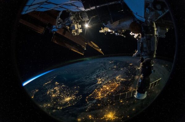 عکسی از زمین که از ایستگاه بین المللی فضایی توسط فضانورد آلمانی گرفته شده است - اسپوتنیک ایران  