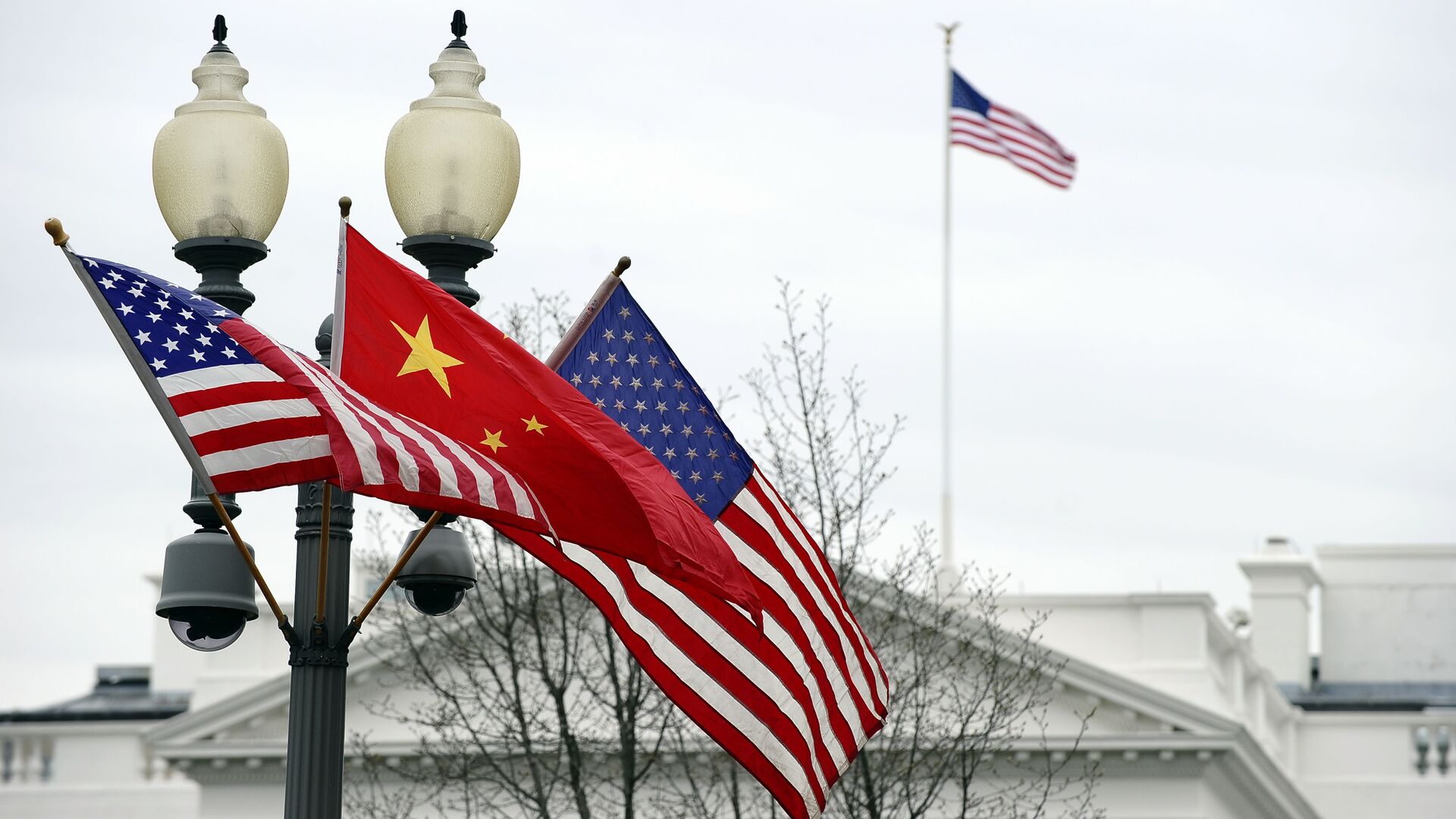 Китайский и американские флаги перед Белым домом в Вашингтоне - اسپوتنیک ایران  , 1920, 04.06.2022