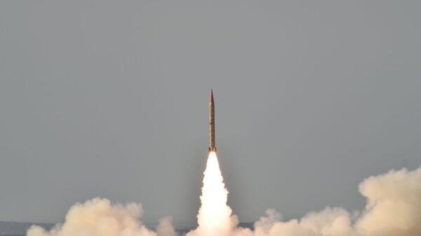 آزمایش موشک بالستیک قادر به حمل کلاهک هسته ای در پاکستان - اسپوتنیک ایران  