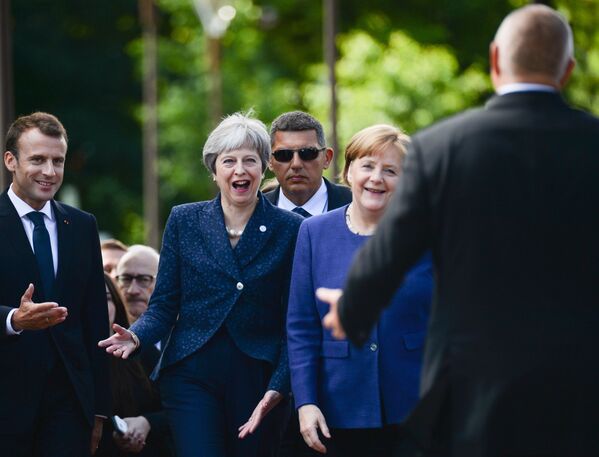 ترزا می، نخست وزیر بریتانیا و آنگلا مرکل، صدراعظم آلمان در شهر صوفیه، بلغارستان - اسپوتنیک ایران  