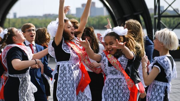 مدارس روسیه جشن روز آخر را جشن می گیرند - اسپوتنیک ایران  