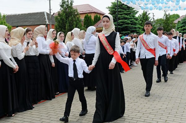 دانش آموزان در مدارس روسیه سال تحصیلی خود را به اتمام رساندند - اسپوتنیک ایران  