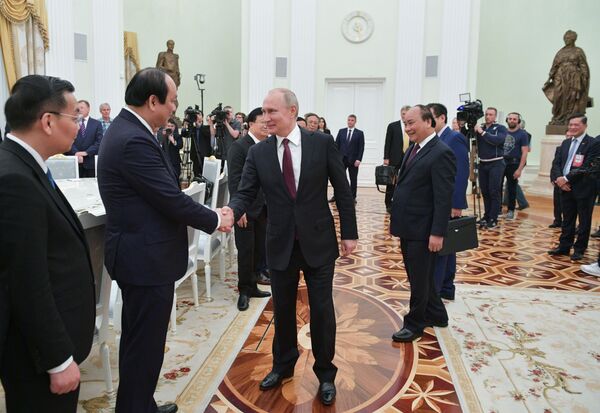 دیدار ولادیمیر پوتین رئیس جمهور روسیه با نخست وزیر ویتنام در کرملین - اسپوتنیک ایران  