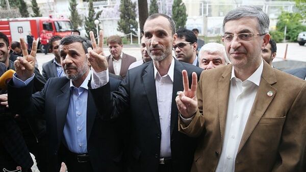 بازگشت یاران احمدی نژاد از اوین - اسپوتنیک ایران  