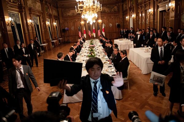 دونالد ترامپ و ملانیا ترامپ در کاخ آکاساکا در توکیو - اسپوتنیک ایران  