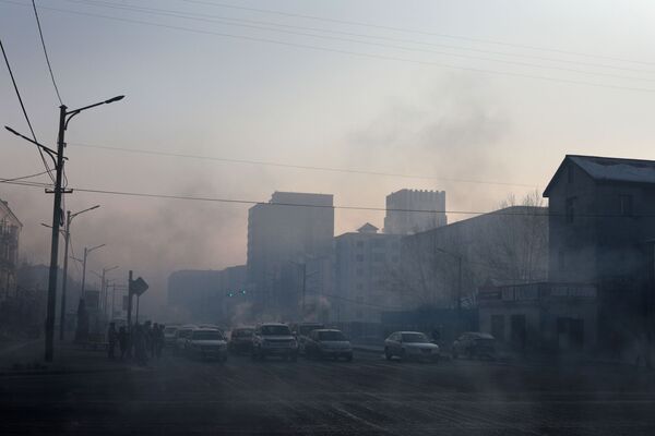 دود در خیابان های اولان باتور، پایتخت مغولستان - اسپوتنیک ایران  