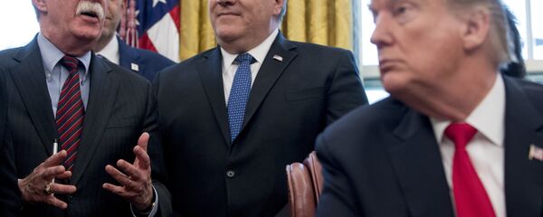 ترامپ بولتون را تهدید به پرداخت بهای سنگین کرد - اسپوتنیک ایران  