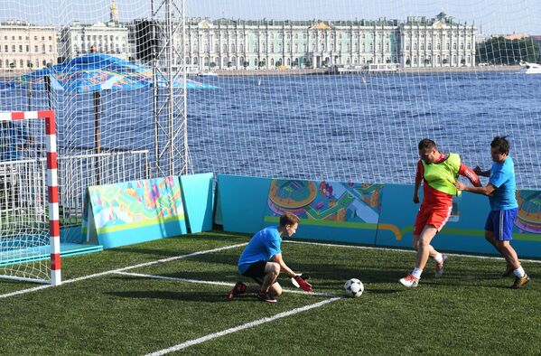 مسابقه دوستانه در مراسم افتتاح پارک فوتبال یورو 2020 در شهر سن پترزبورگ - روسیه - اسپوتنیک ایران  