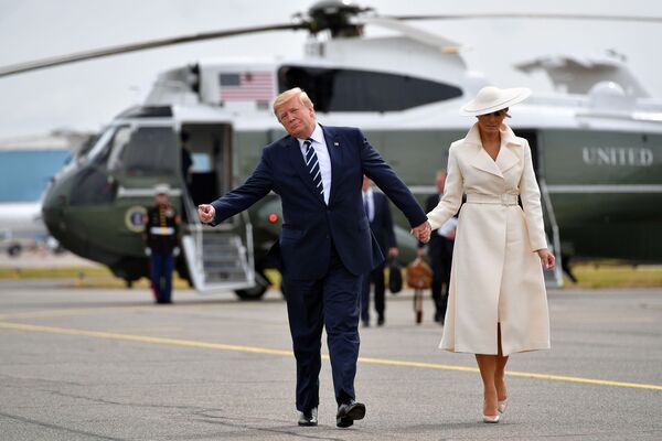 دونالد ترامپ همراه همسرش ملانیا در زمان سفر به لندن - اسپوتنیک ایران  