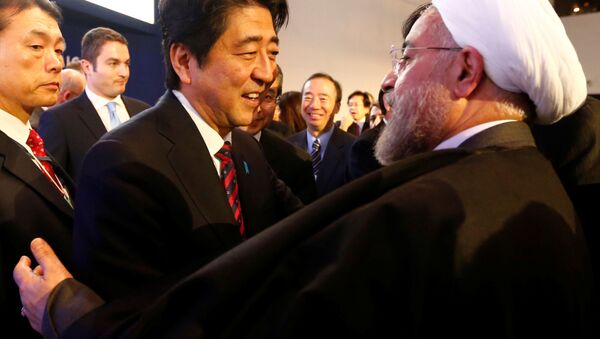 استقبال رسمی روحانی از نخست وزیر ژاپن در کاخ سعدآباد - اسپوتنیک ایران  