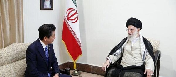 حواشی دیدار رهبر ایران با شینزو آبه حواشی دیدار رهبر ایران با شینزو آبه - اسپوتنیک ایران