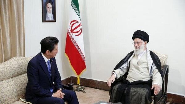 حواشی دیدار رهبر ایران با شینزو آبه - اسپوتنیک ایران  
