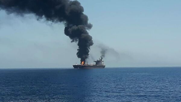 کاربران ایرانی به دنبال علت حادثه نفتکشها در دریای عمان - اسپوتنیک ایران  